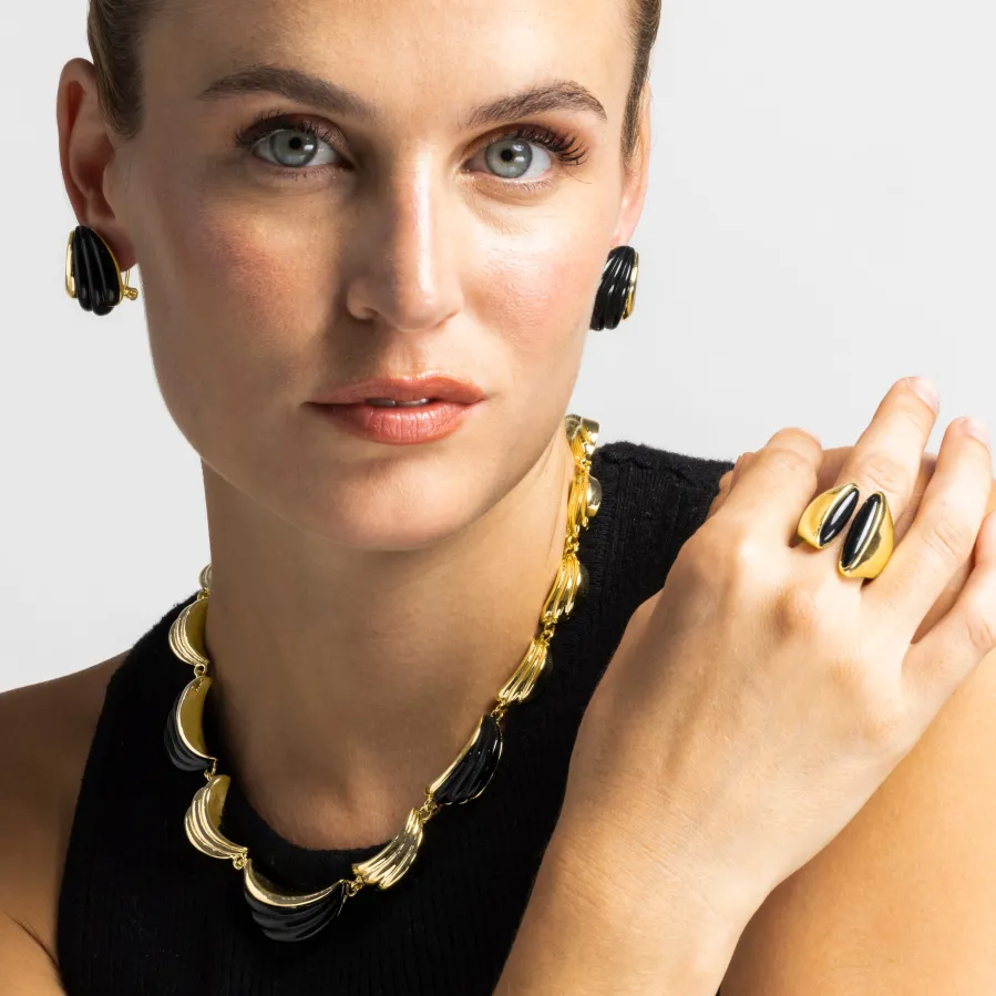 Anillo con Resina Negra acabado oro 18k - Modwi