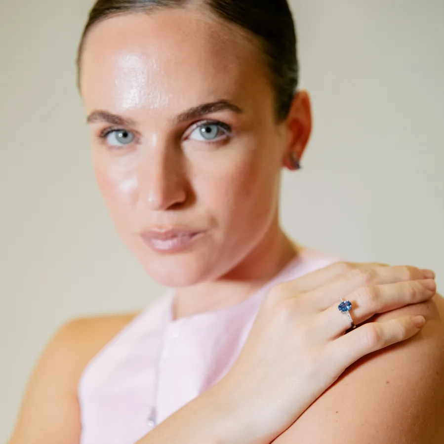 Anillo de Circonita Tanzanita acabado en rodio - Misze