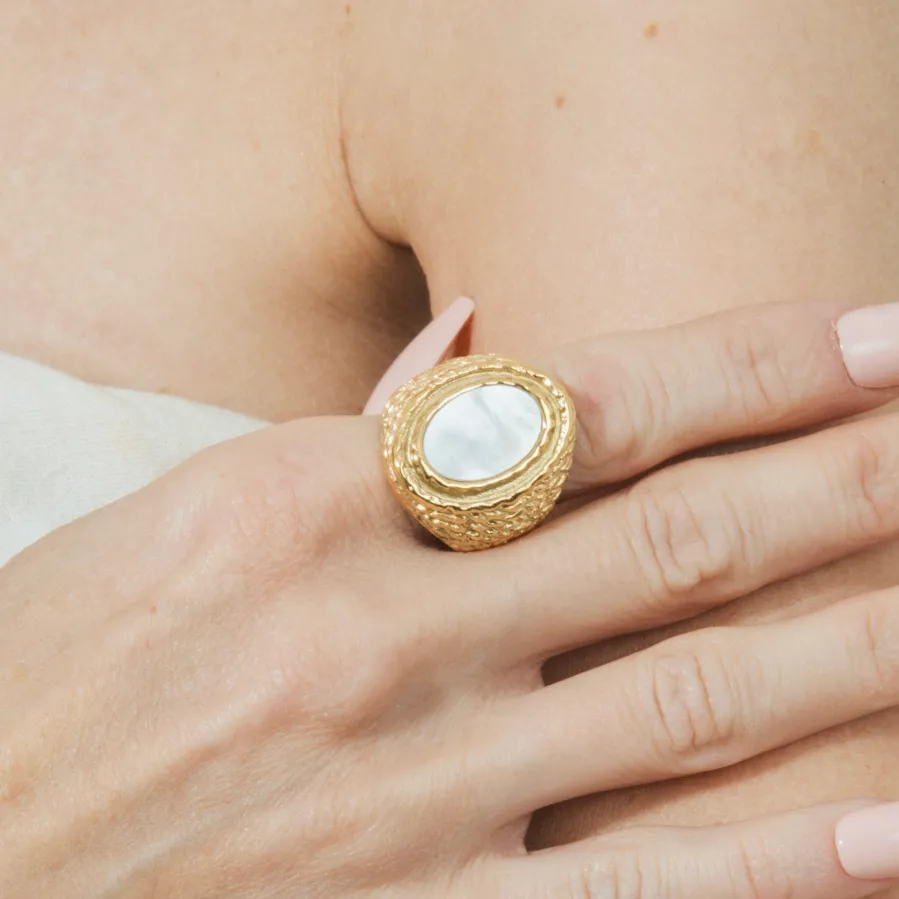 Anillo de Madreperla Blanca acabado en oro amarillo 18k - Mysdan