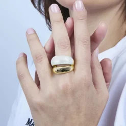 Anillo de Madreperla Blanca acabado en oro amarillo de 18k - Aisal