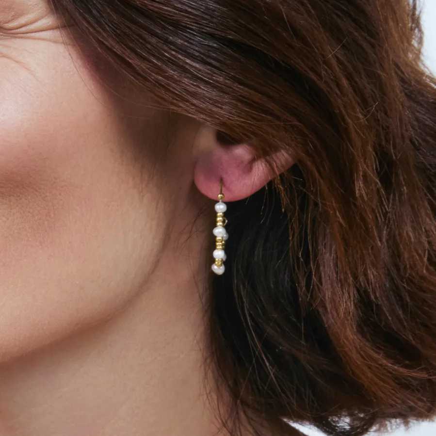 Pendientes de Plata de Ley 925 y Perla Blanca acabado en oro amarillo de 18k - Deli