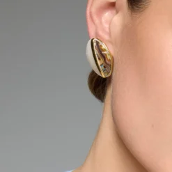 Pendientes Thisca de Madreperla Blanca acabado oro amarillo de 18k